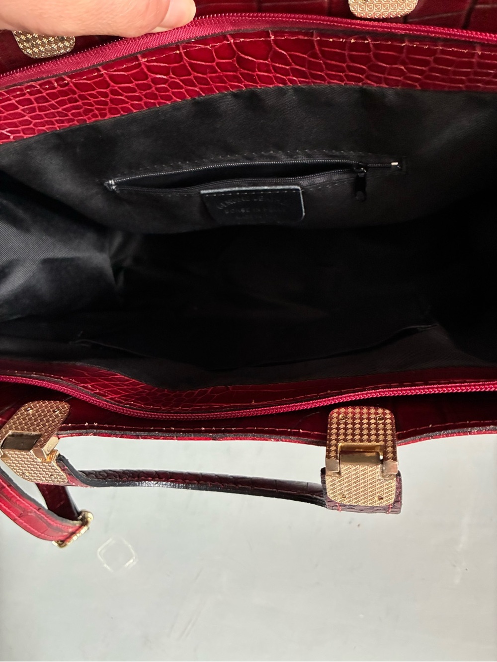 Italian Genuine Leather Classic Croc-Embossed Structured Satchel - Picture 7 of 8